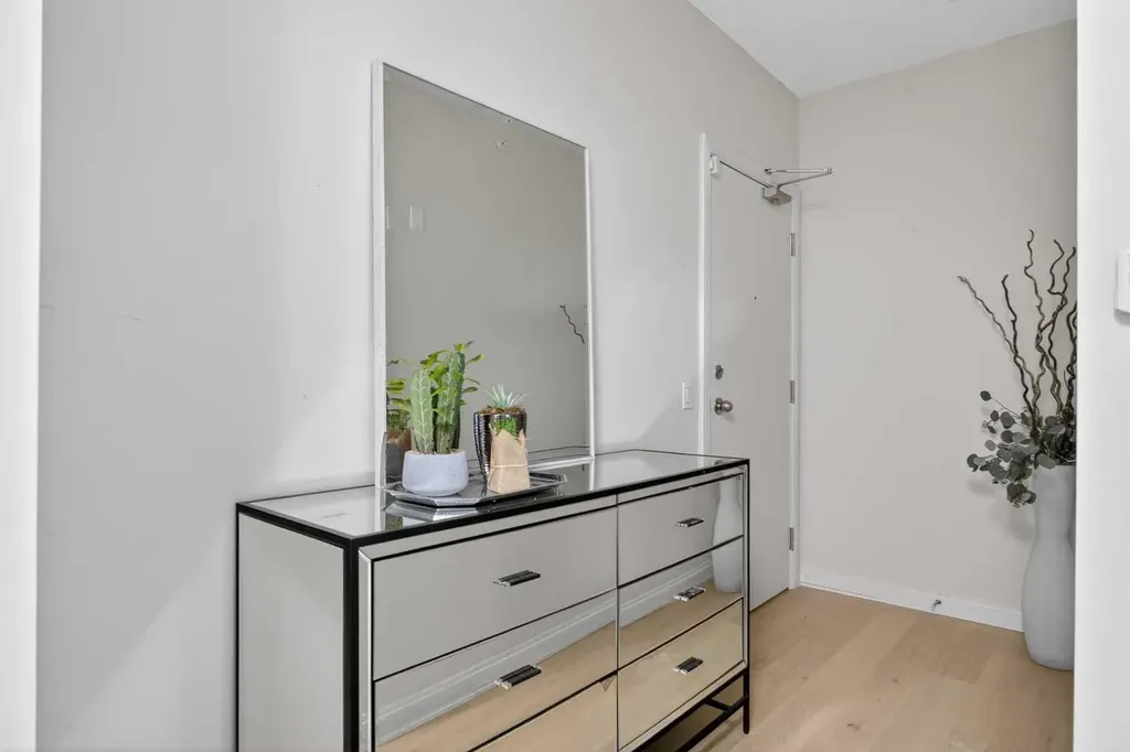 638 11 Avenue SW Calgary AB T2R 0E2