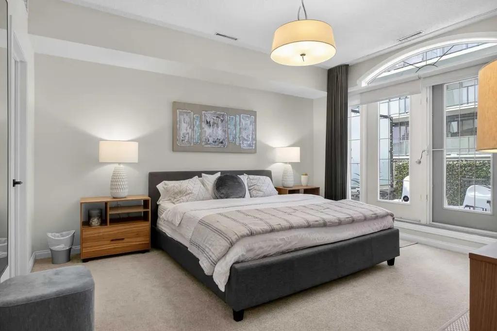 638 11 Avenue SW Calgary AB T2R 0E2