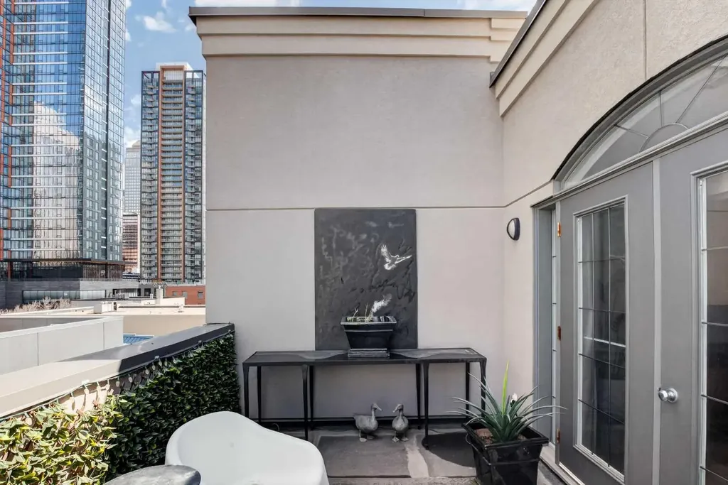 638 11 Avenue SW Calgary AB T2R 0E2