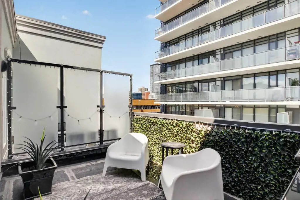 638 11 Avenue SW Calgary AB T2R 0E2