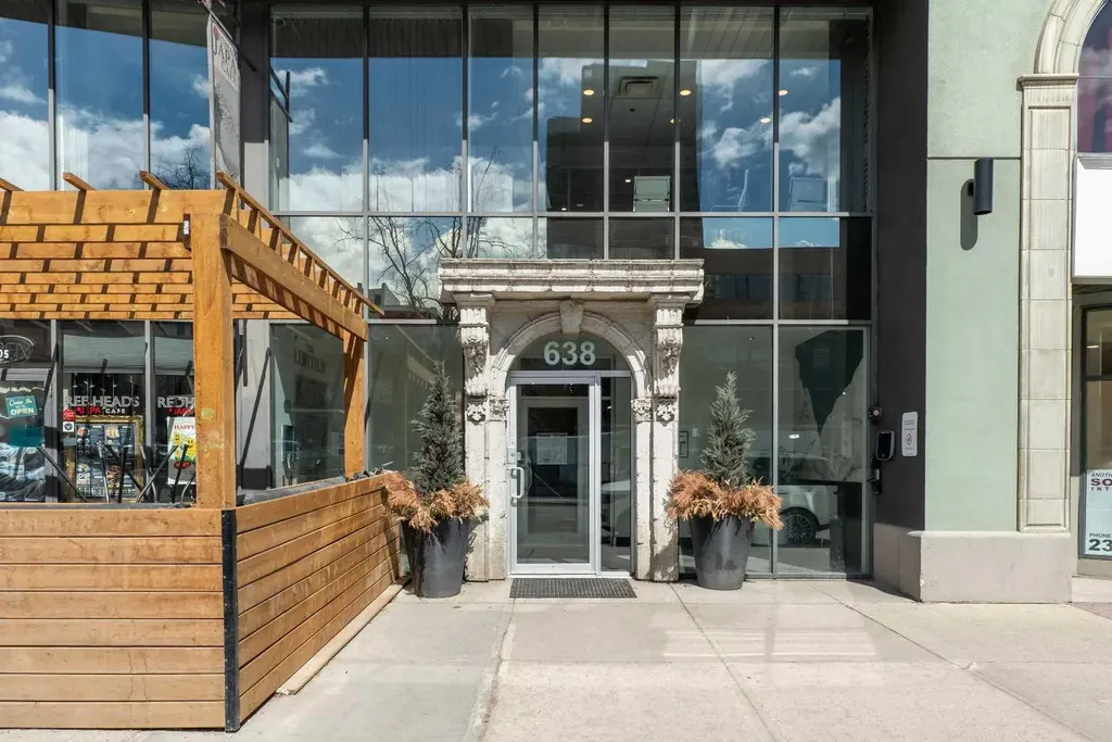 638 11 Avenue SW Calgary AB T2R 0E2