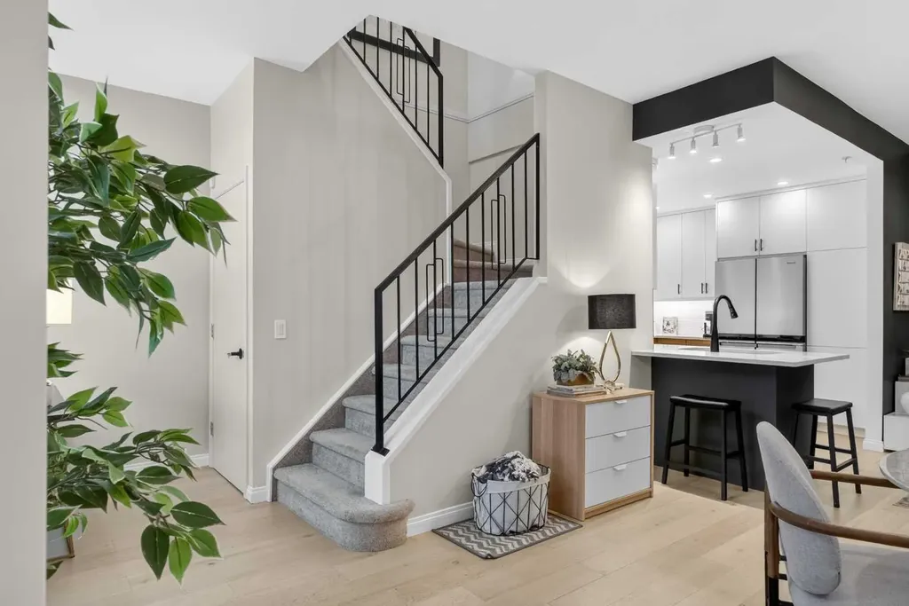 638 11 Avenue SW Calgary AB T2R 0E2