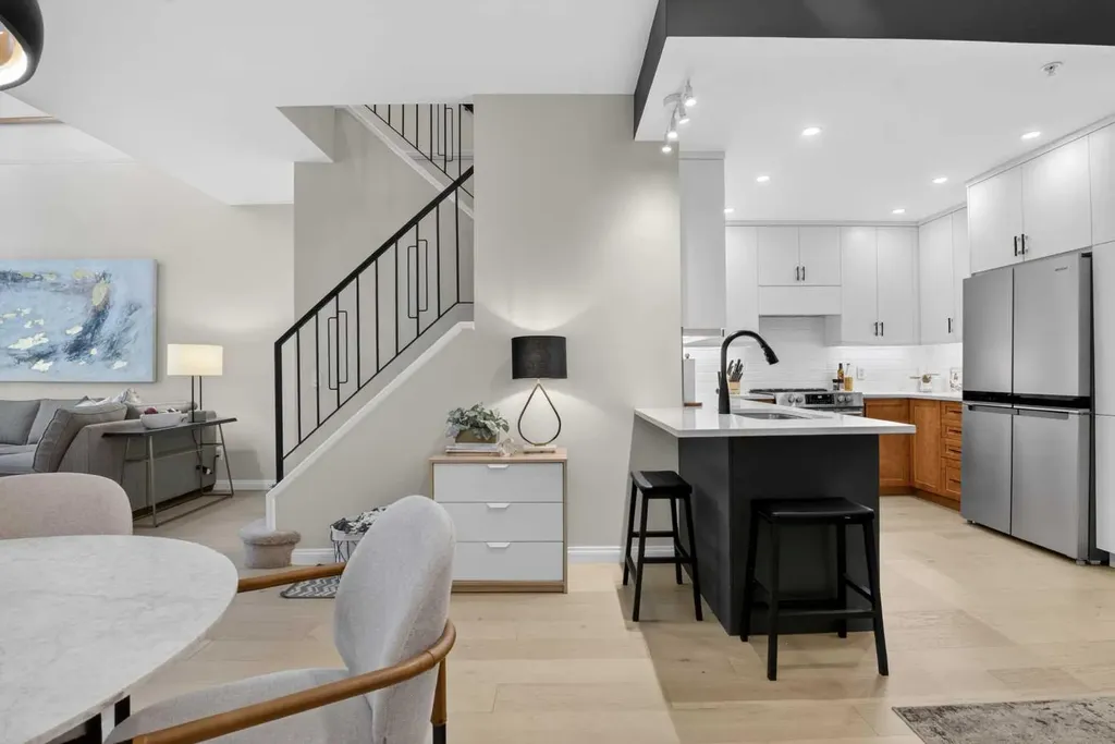 638 11 Avenue SW Calgary AB T2R 0E2