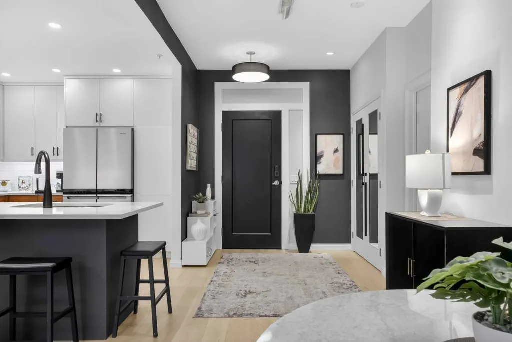 638 11 Avenue SW Calgary AB T2R 0E2
