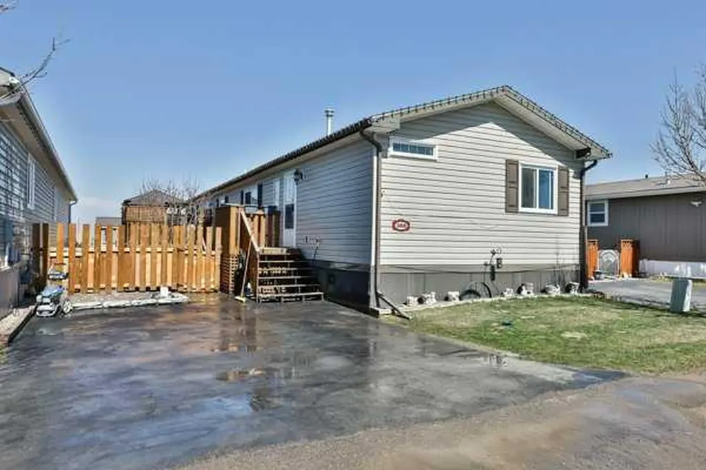 308 Spurline Avenue Coaldale AB T1M0B1