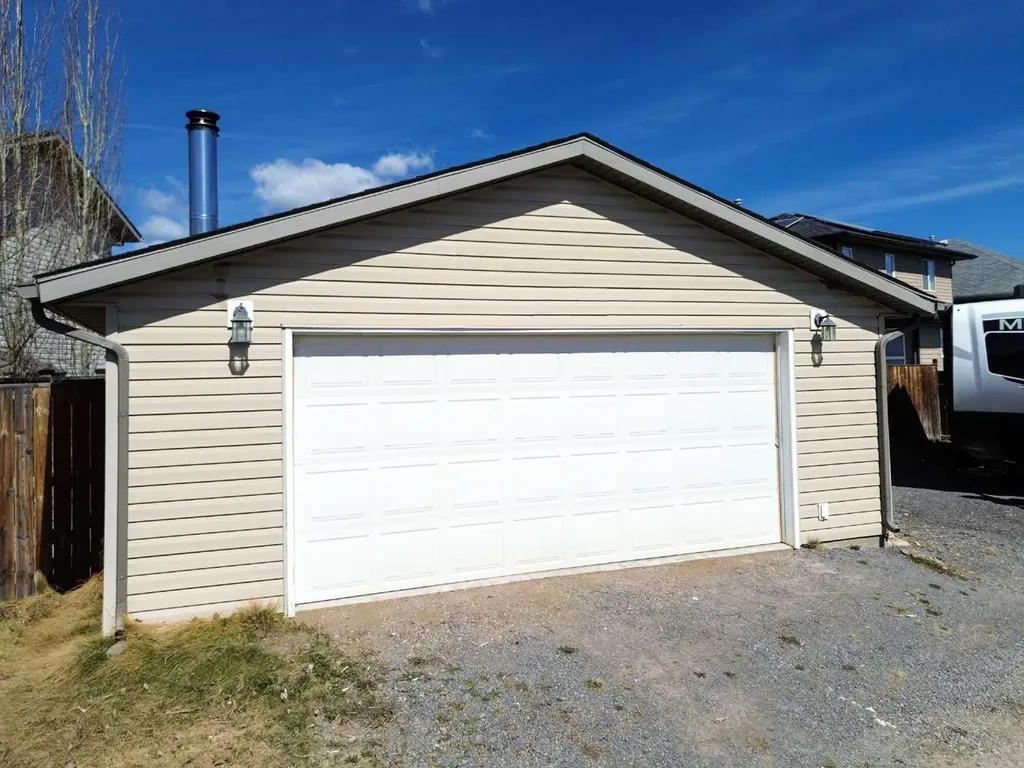 4407 58 Street Close Rocky Mountain House AB T4T0A4