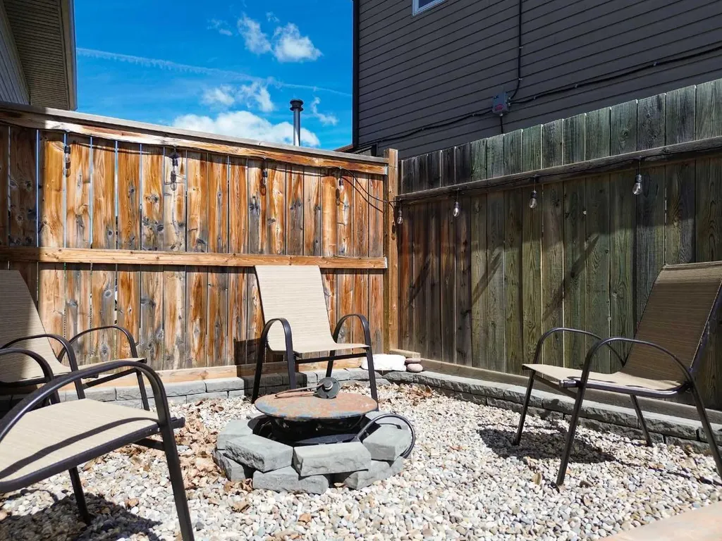 4407 58 Street Close Rocky Mountain House AB T4T0A4