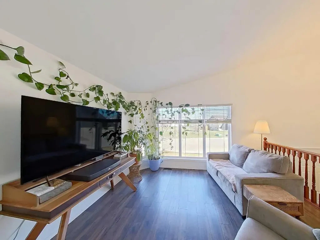 4407 58 Street Close Rocky Mountain House AB T4T0A4