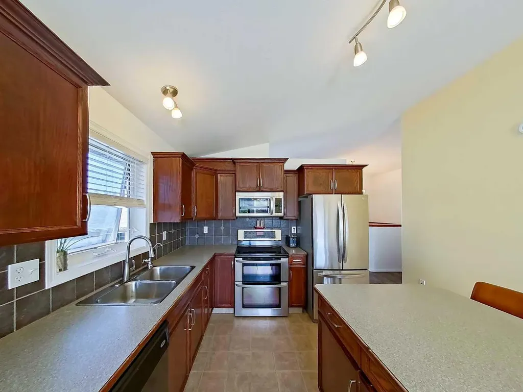 4407 58 Street Close Rocky Mountain House AB T4T0A4