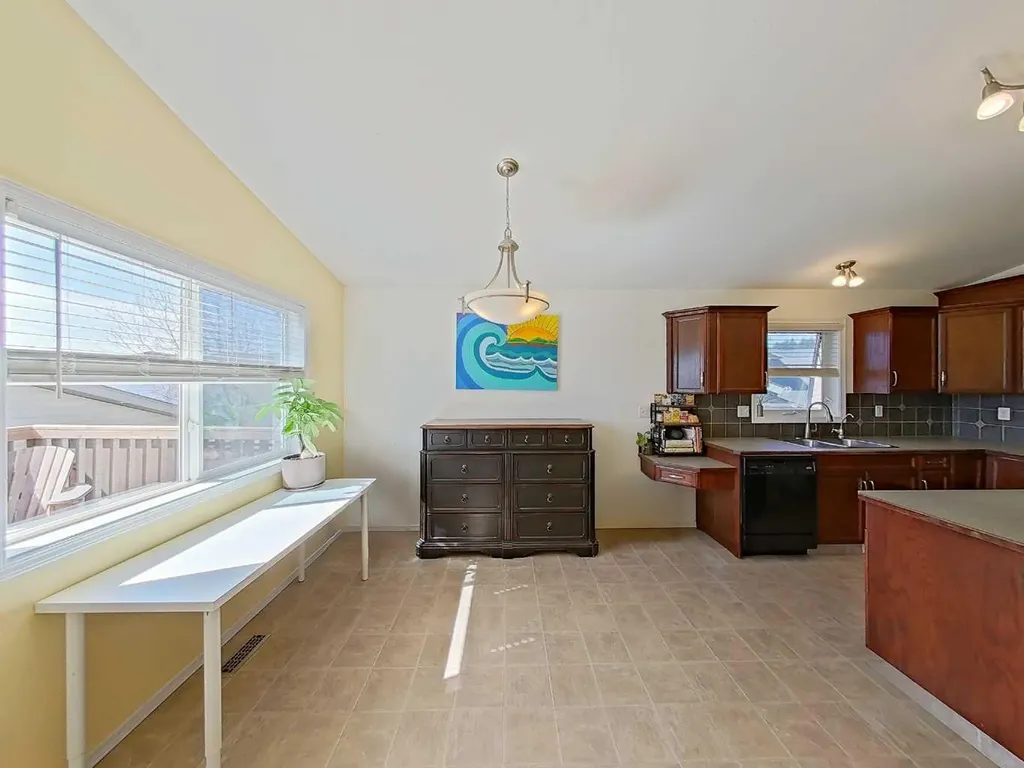 4407 58 Street Close Rocky Mountain House AB T4T0A4