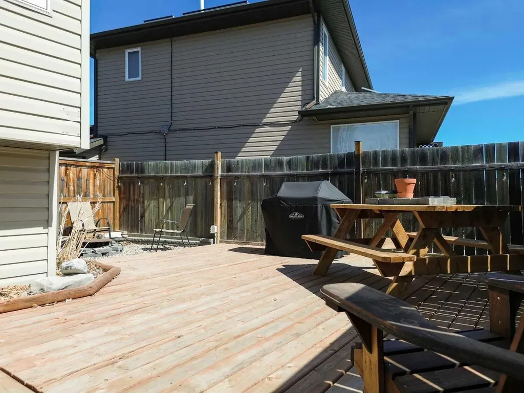4407 58 Street Close Rocky Mountain House AB T4T0A4