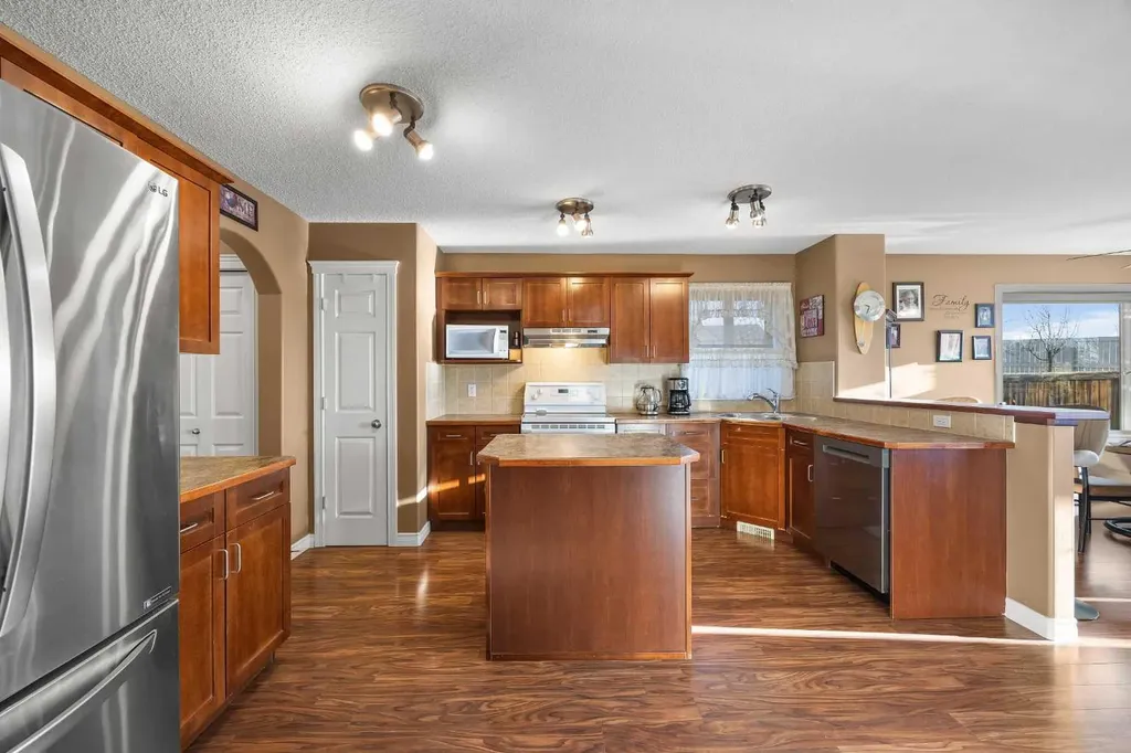 67 Evansmeade Crescent NW Calgary AB T3P 1B9