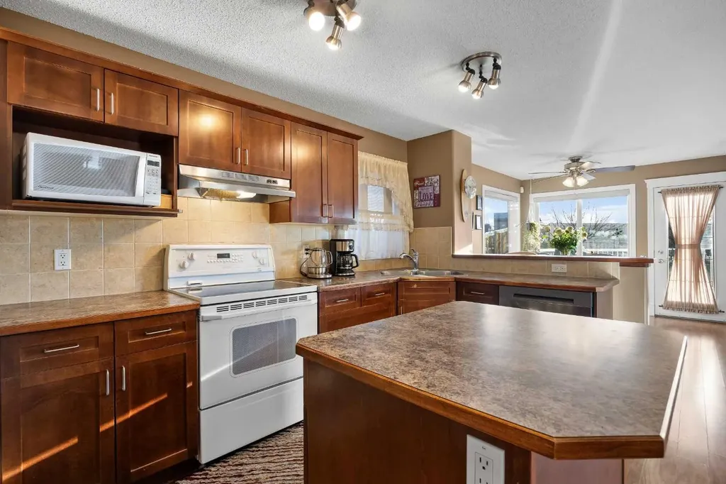 67 Evansmeade Crescent NW Calgary AB T3P 1B9