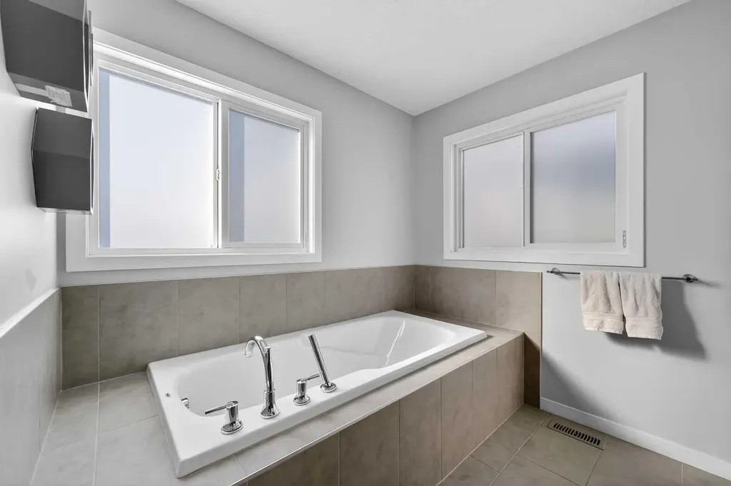242 Mahogany Passage SE Calgary AB T3M 2J8