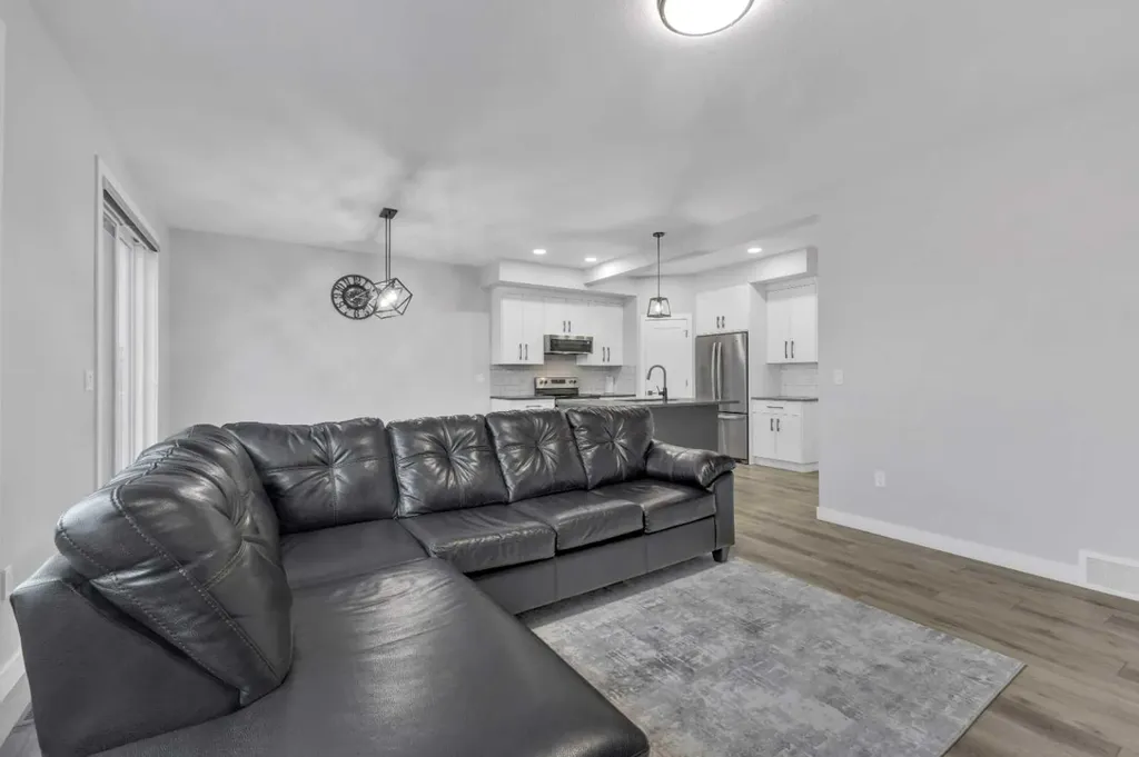 119 Crestview Boulevard Sylvan Lake AB T4S 0V8