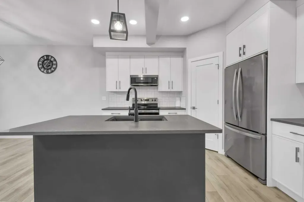 119 Crestview Boulevard Sylvan Lake AB T4S 0V8