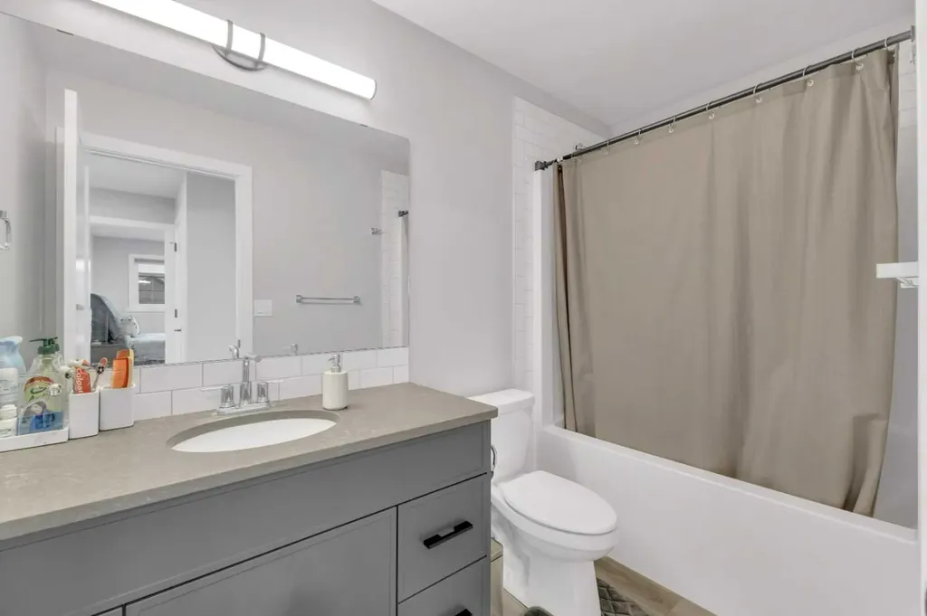 119 Crestview Boulevard Sylvan Lake AB T4S 0V8