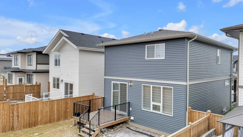 119 Crestview Boulevard Sylvan Lake AB T4S 0V8