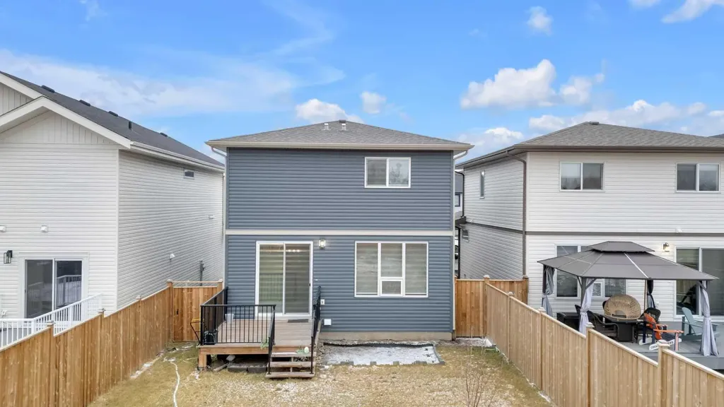 119 Crestview Boulevard Sylvan Lake AB T4S 0V8