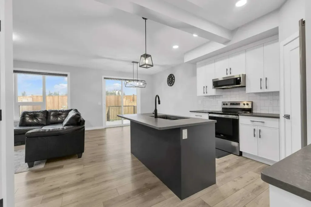119 Crestview Boulevard Sylvan Lake AB T4S 0V8