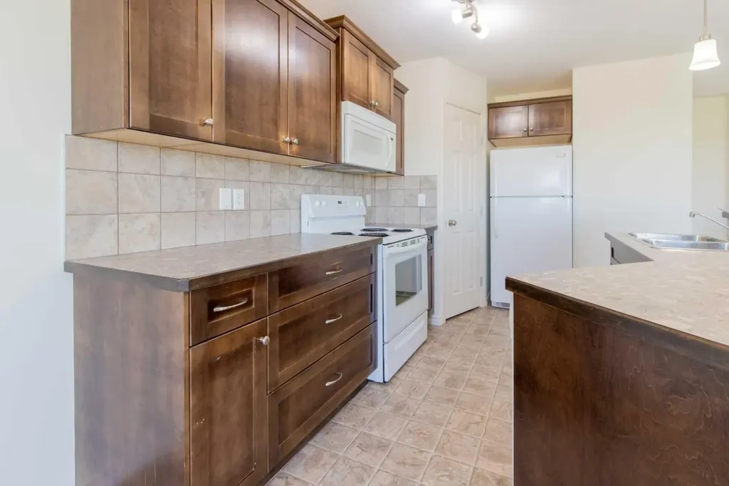 4406 Lake Drive Coalhurst AB T0L0V2