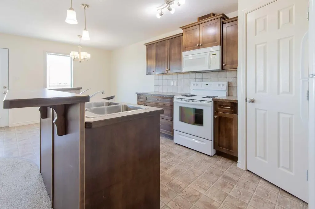 4406 Lake Drive Coalhurst AB T0L0V2