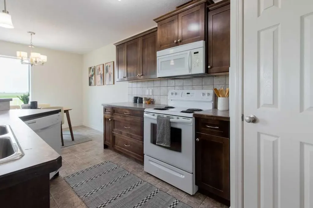 4406 Lake Drive Coalhurst AB T0L0V2