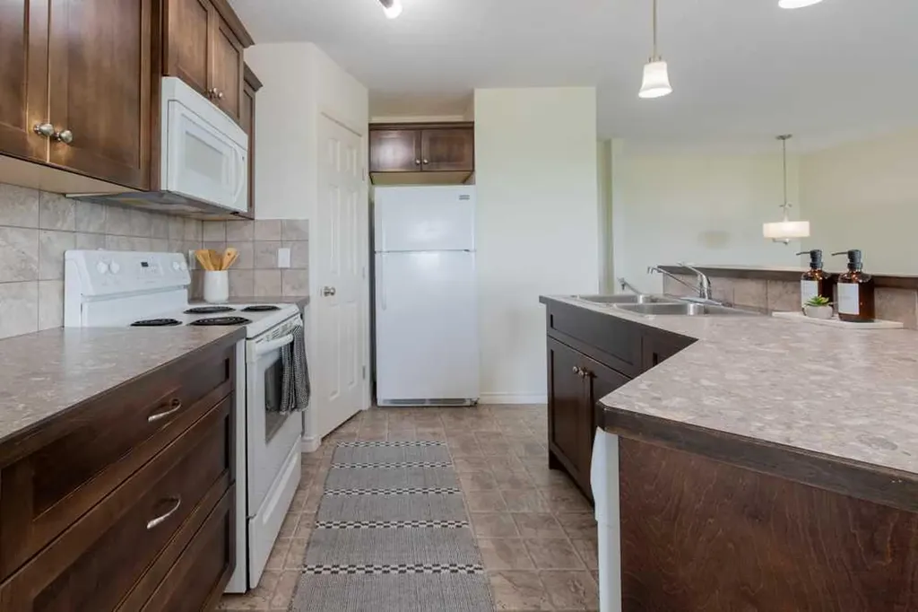 4406 Lake Drive Coalhurst AB T0L0V2