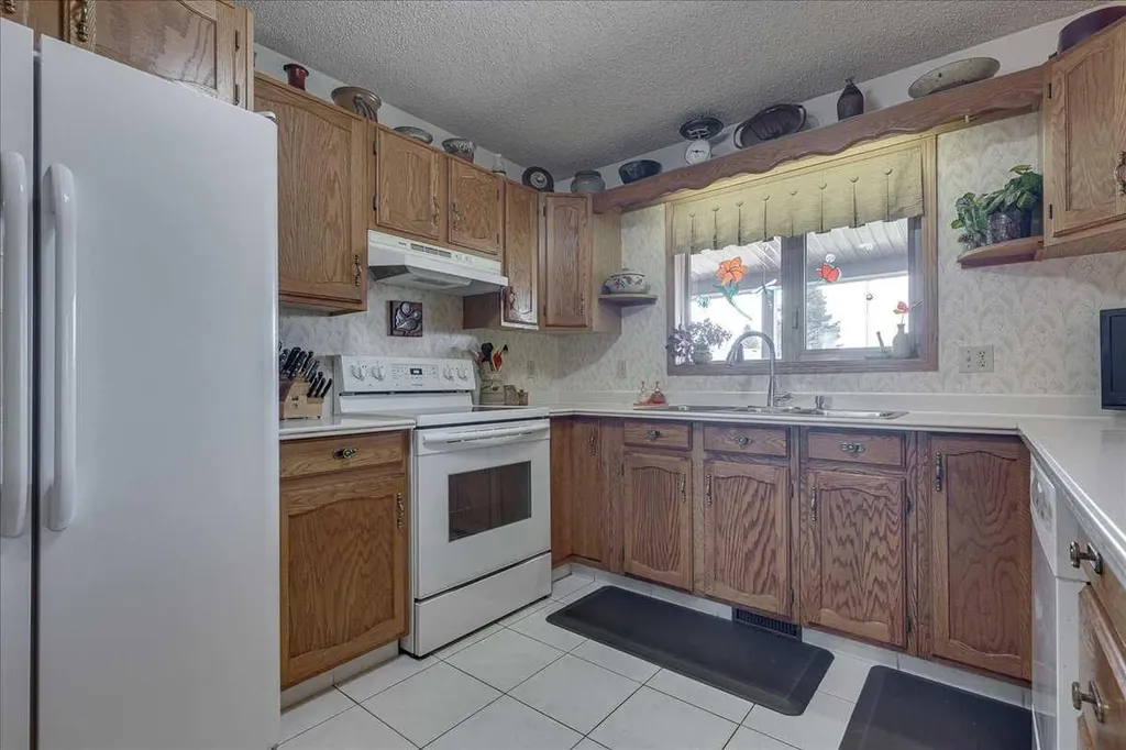 5323 Margodt Close Innisfail AB T4G 1E6