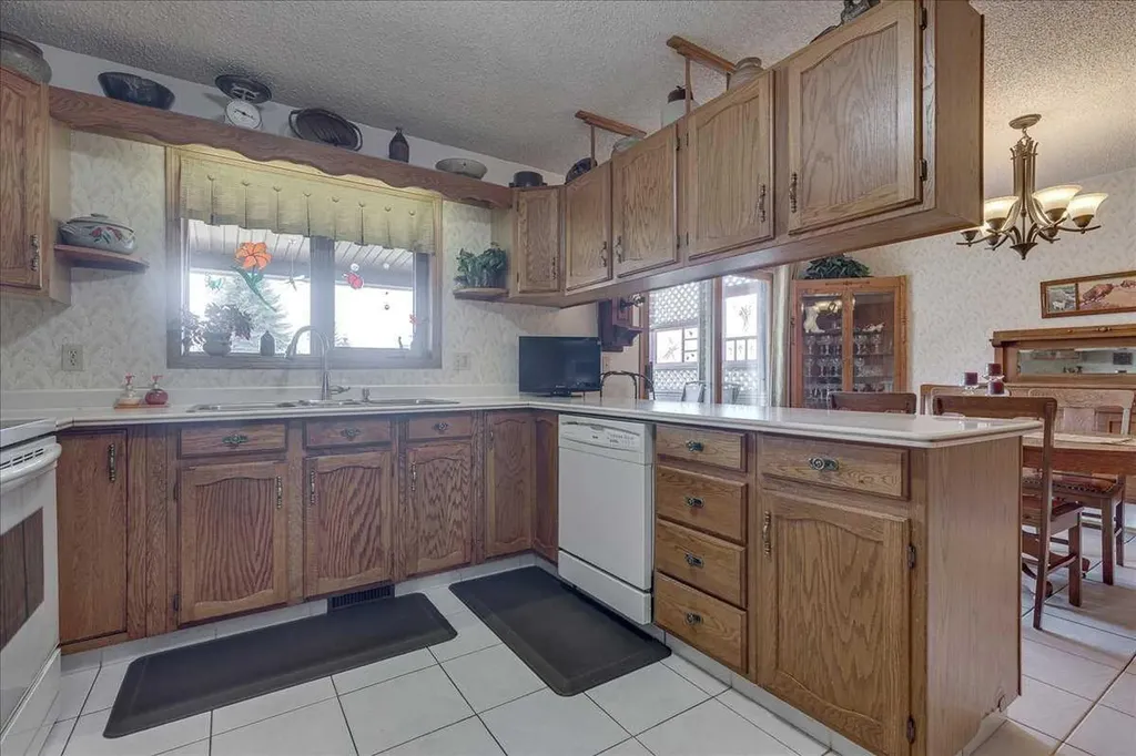 5323 Margodt Close Innisfail AB T4G 1E6