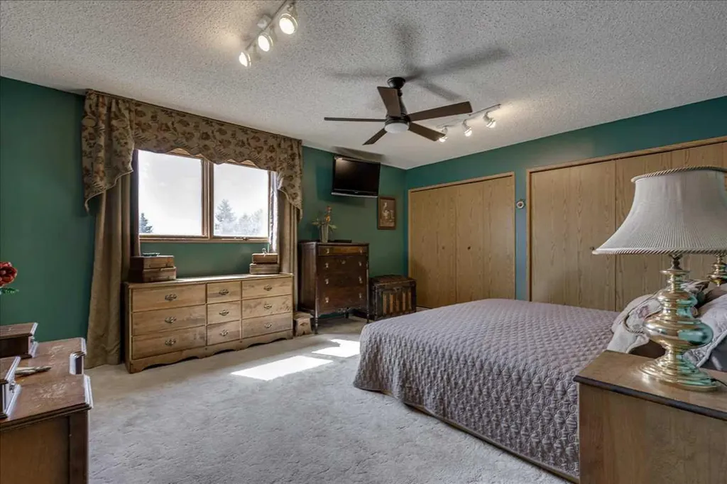 5323 Margodt Close Innisfail AB T4G 1E6
