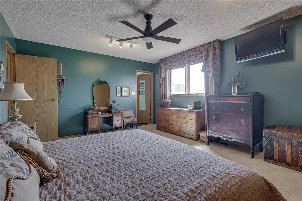 5323 Margodt Close Innisfail AB T4G 1E6