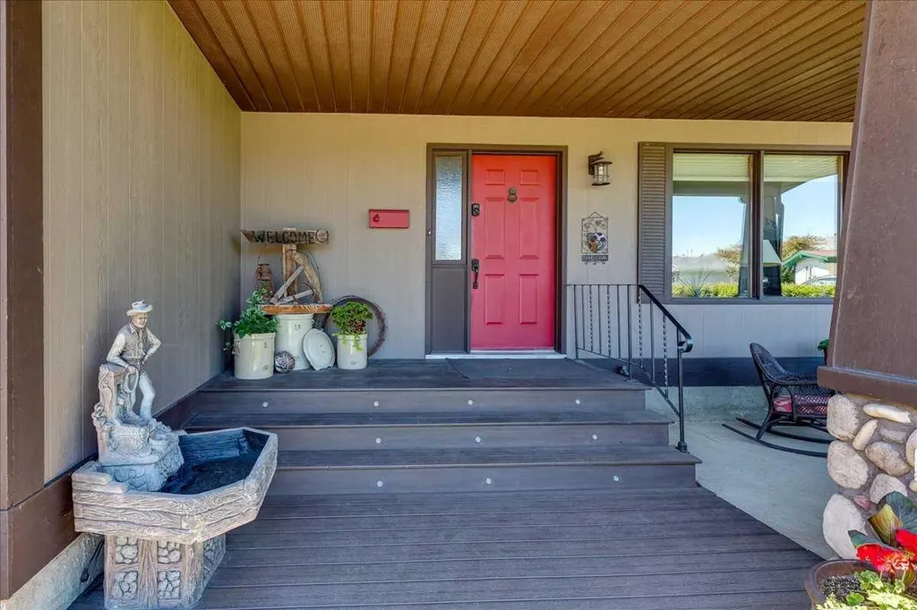 5323 Margodt Close Innisfail AB T4G 1E6