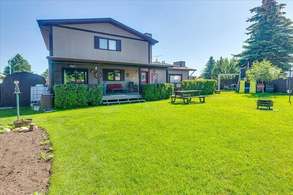 5323 Margodt Close Innisfail AB T4G 1E6