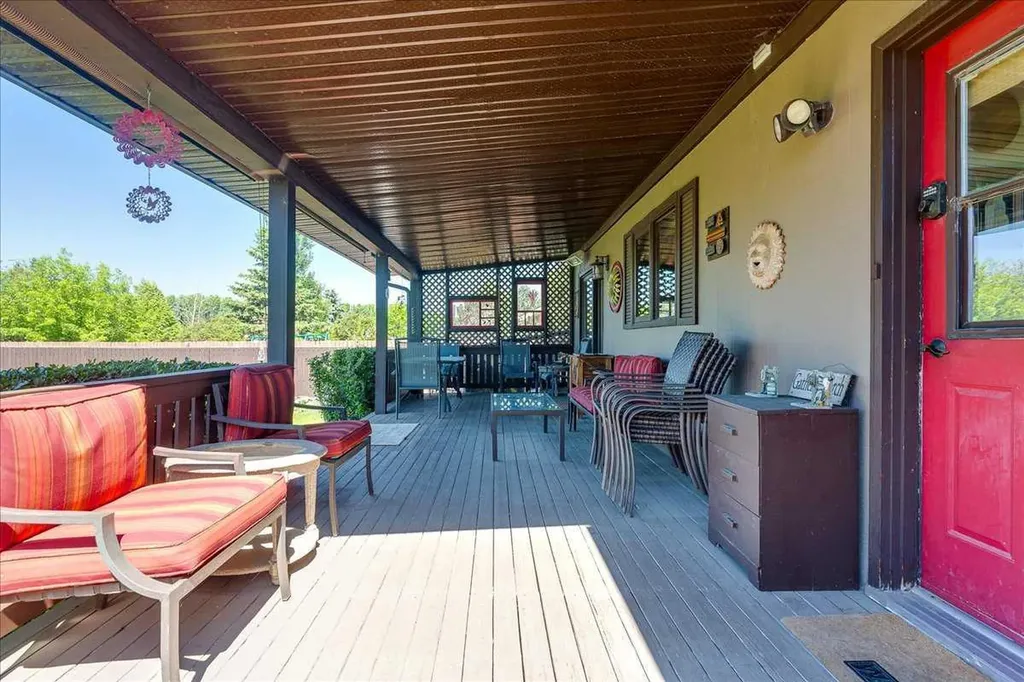 5323 Margodt Close Innisfail AB T4G 1E6