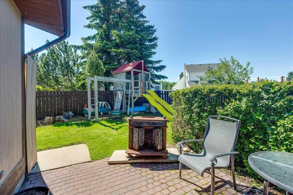 5323 Margodt Close Innisfail AB T4G 1E6