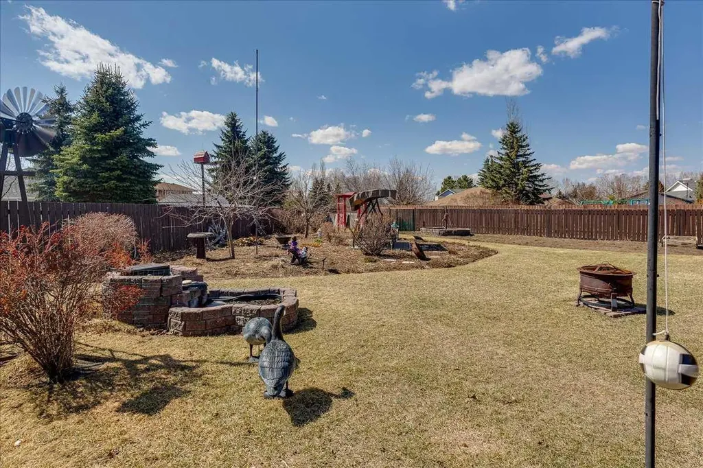 5323 Margodt Close Innisfail AB T4G 1E6
