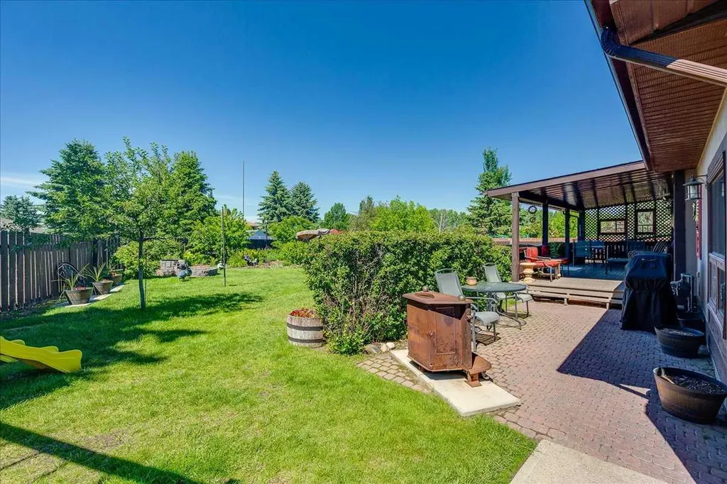 5323 Margodt Close Innisfail AB T4G 1E6