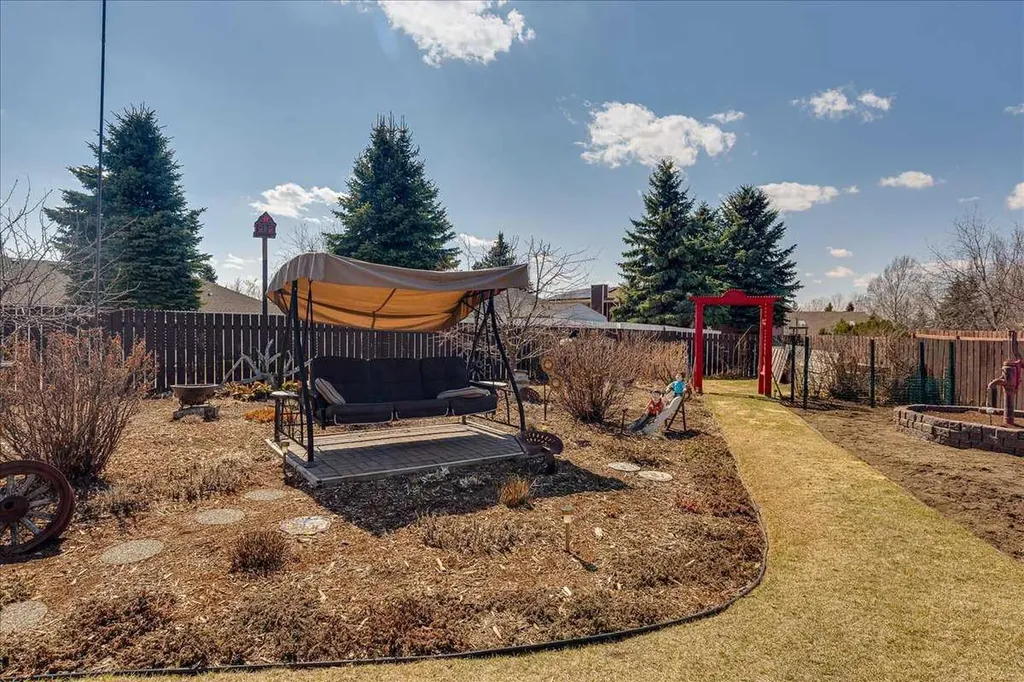 5323 Margodt Close Innisfail AB T4G 1E6
