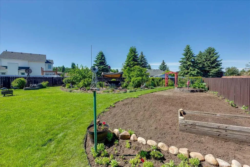 5323 Margodt Close Innisfail AB T4G 1E6