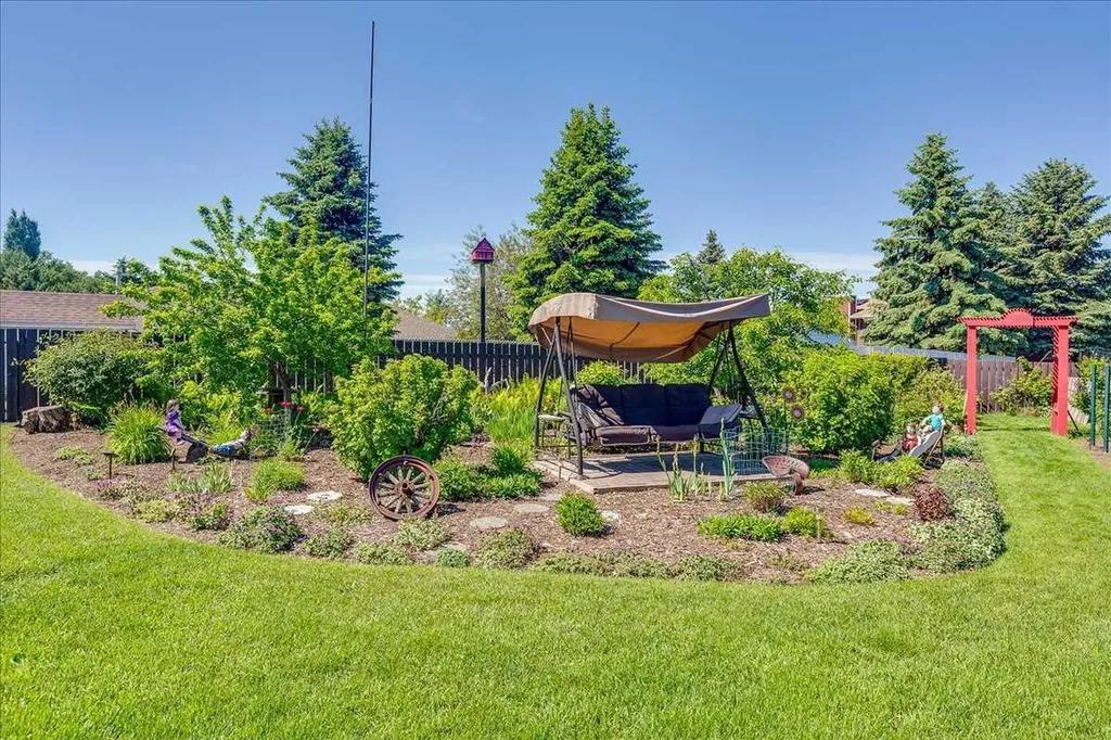 5323 Margodt Close Innisfail AB T4G 1E6