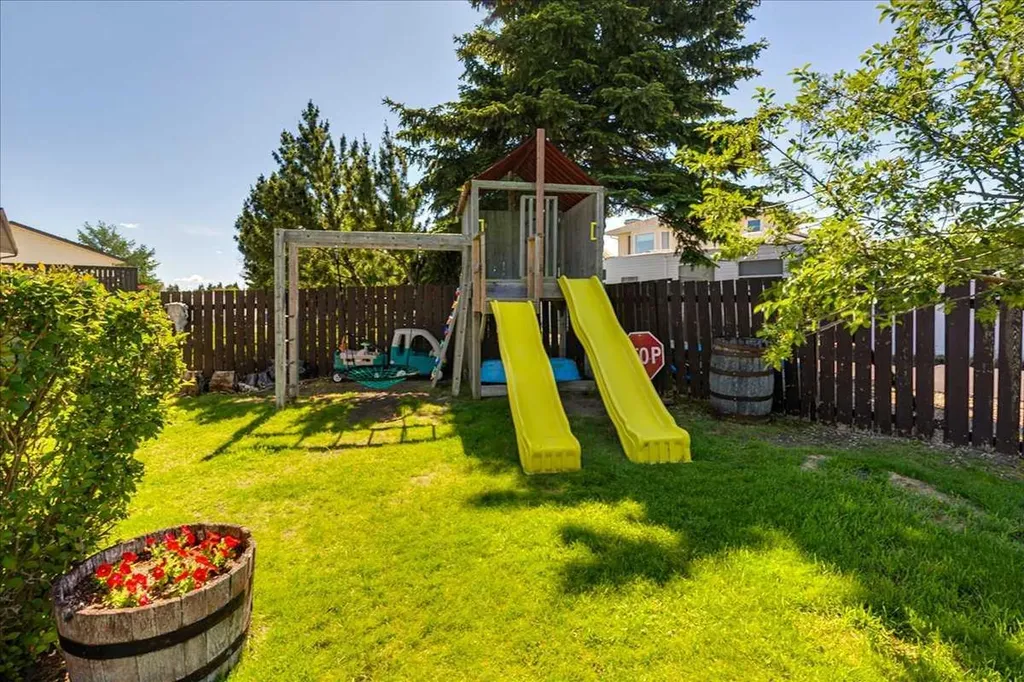 5323 Margodt Close Innisfail AB T4G 1E6