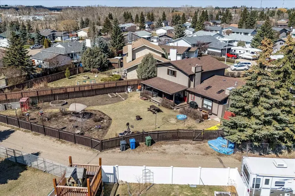 5323 Margodt Close Innisfail AB T4G 1E6