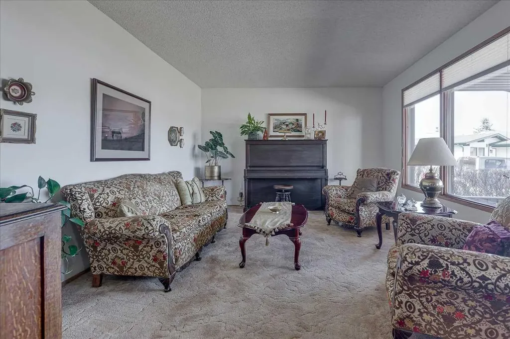 5323 Margodt Close Innisfail AB T4G 1E6