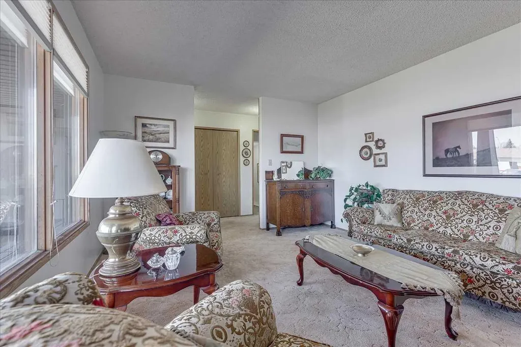 5323 Margodt Close Innisfail AB T4G 1E6