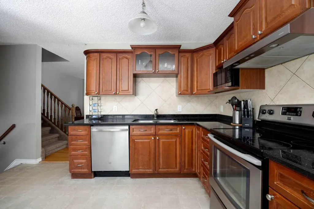 150 Wylie Place Fort Mcmurray AB T9H 4R4