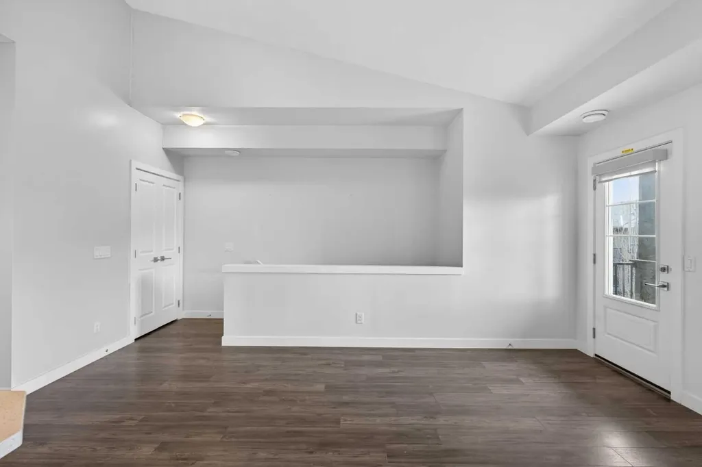 12 Evanscrest Gardens NW Calgary AB T3P0S1
