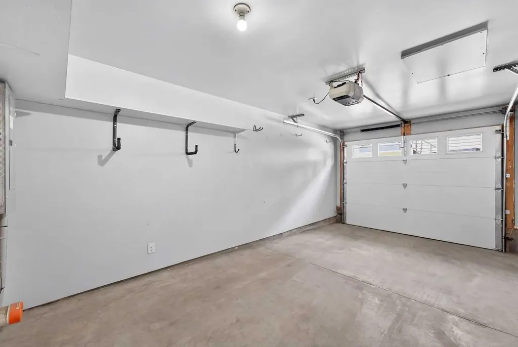 12 Evanscrest Gardens NW Calgary AB T3P0S1