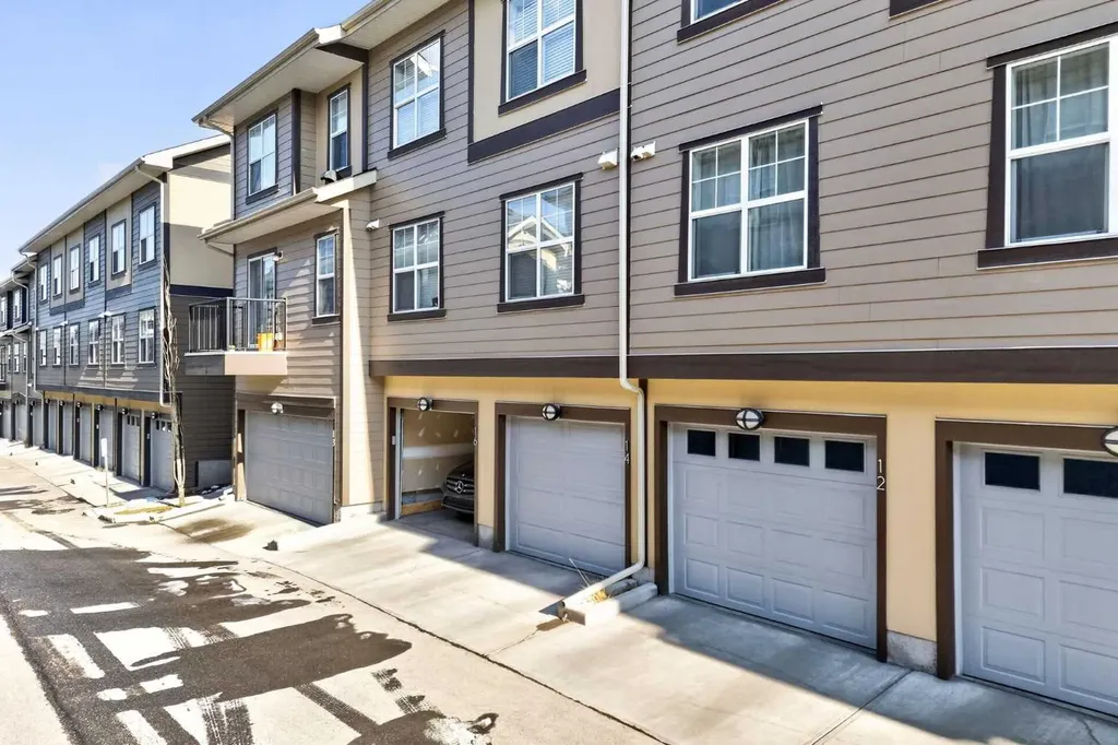 12 Evanscrest Gardens NW Calgary AB T3P0S1