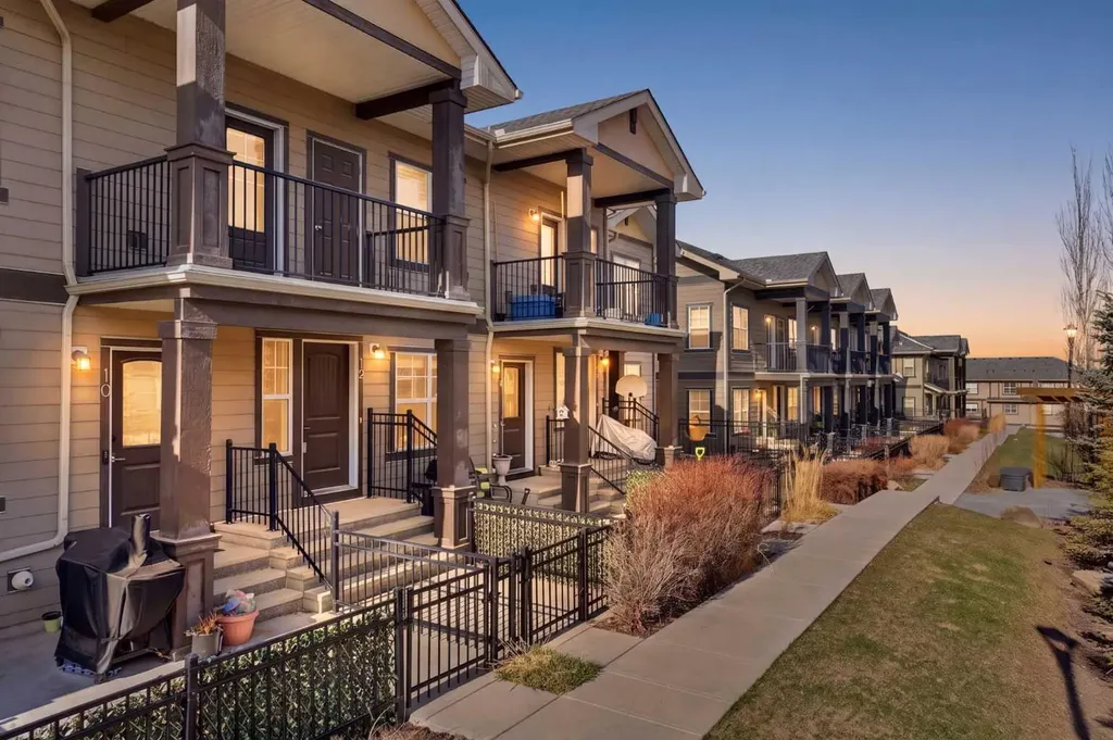 12 Evanscrest Gardens NW Calgary AB T3P0S1